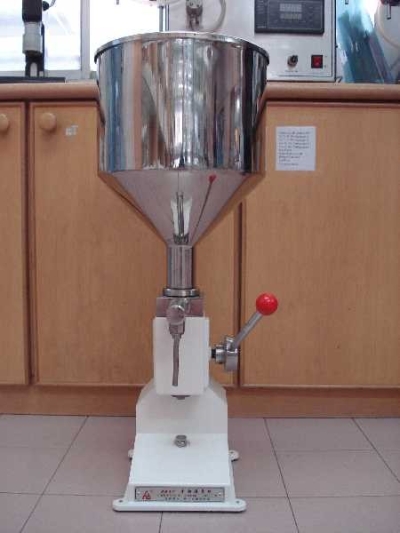 MM-MANUAL FILL - Manual filling machine (Paste and Creme)