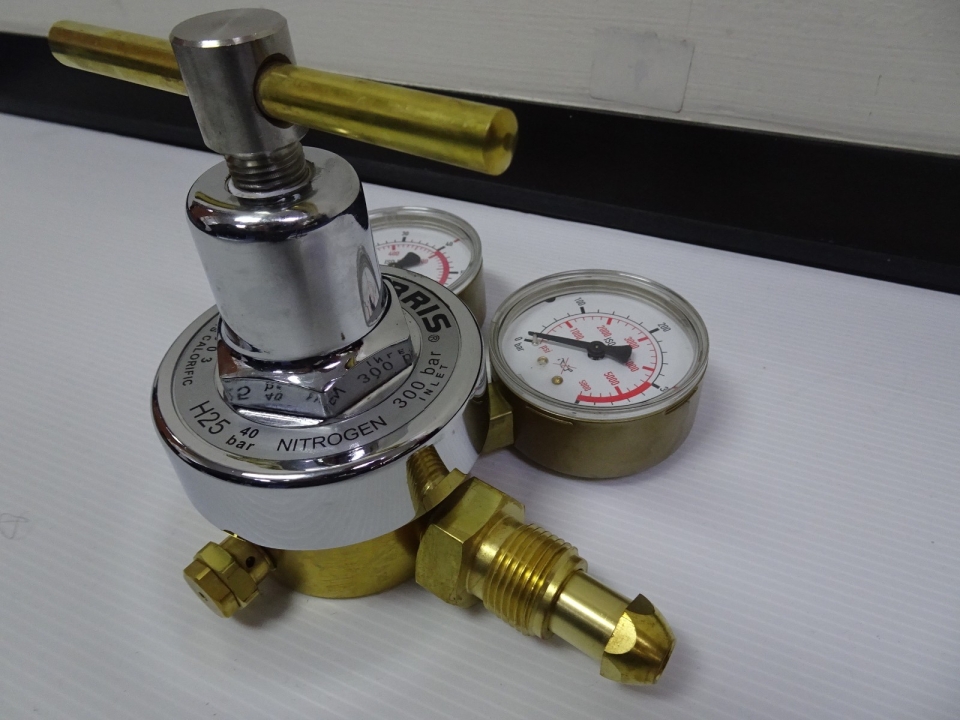 HARRIS H25-40 N2 (H25ARS-40-N2) HIGH PRESSURE FLOW NITROGEN REGULATOR