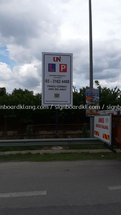 Perfect Driving school Road direction signboard at klang bukit tinggi 