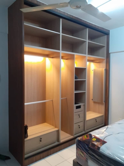 BUILT-IN WARDROBE 