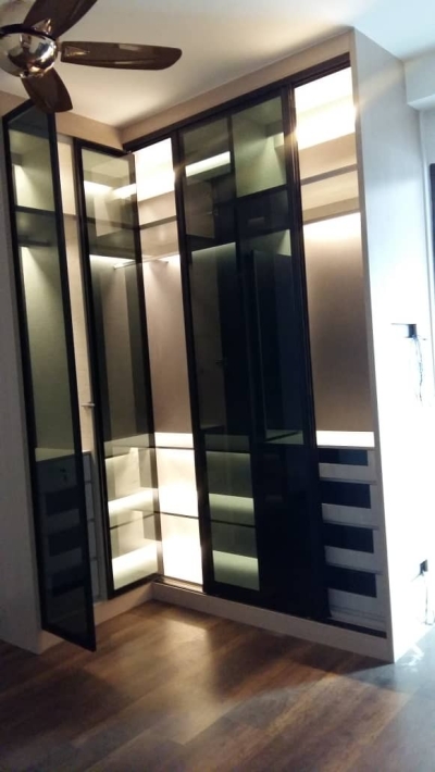 BUILT-IN WARDROBE 