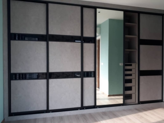 BUILT-IN WARDROBE 