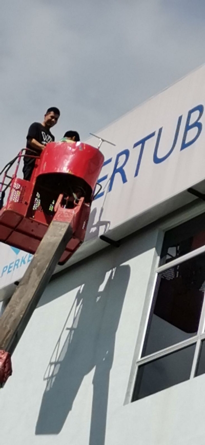 signage cleaning and windows cleaning