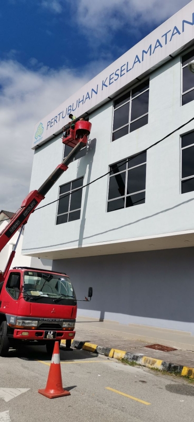 signage cleaning and windows cleaning