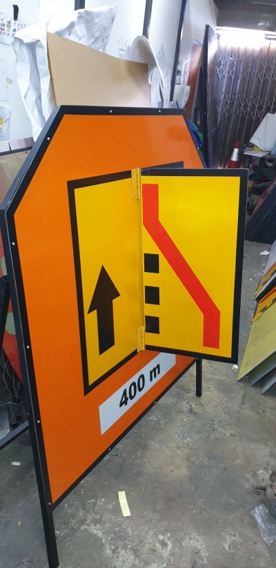 temp road sign