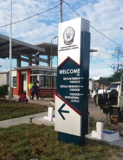 Directional sign-aluminium box up with 2K painting and 3D lettering acrylic die cut