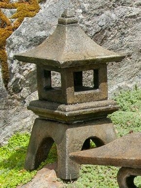 Japanese-Style Stone Garden Lamp Refer