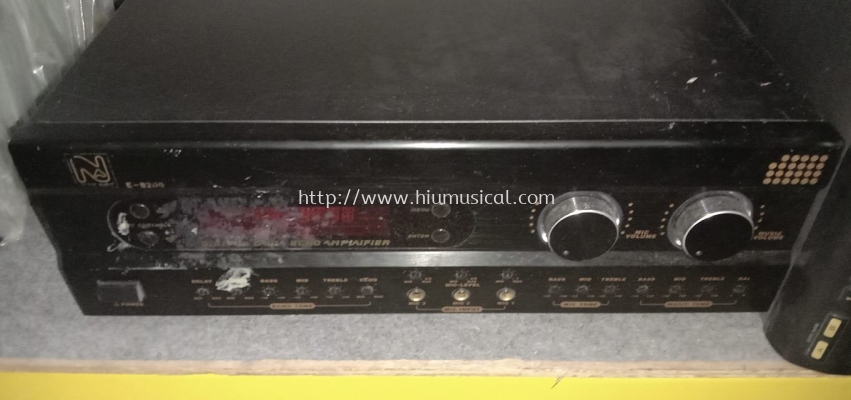 N E-8200 Amplifier