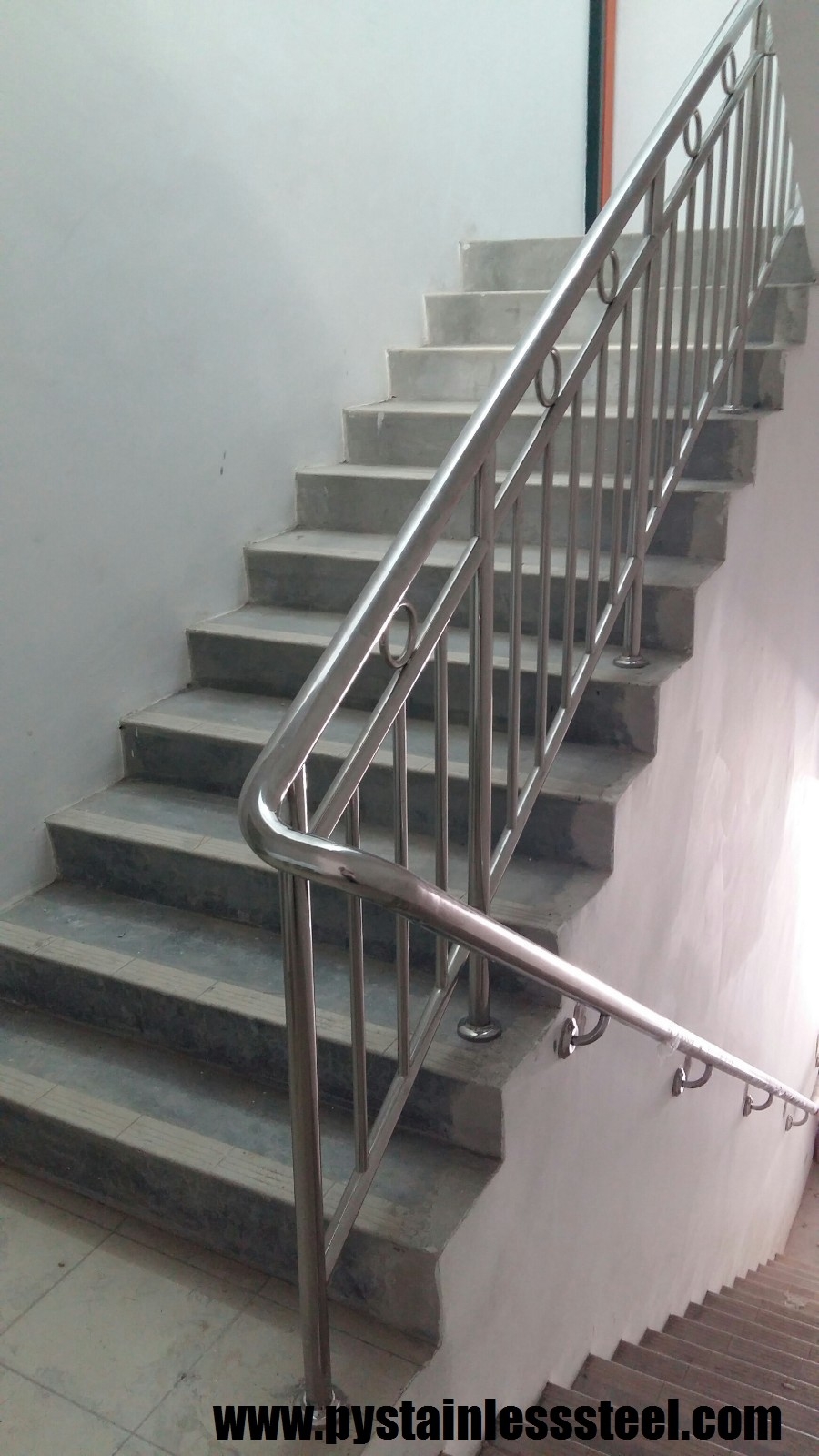 Stainless Steel Staircase Handrill Refer - Selangor / Kajang / Negeri Sembilan / Seremban Staircase Handrail Staircase Malaysia Reference Renovation Design 