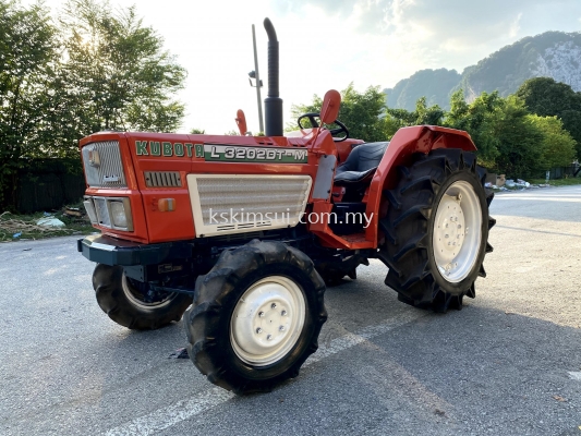 KUBOTA L3202DT 4WD TRACTOR 