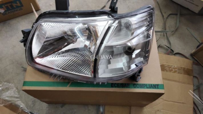 DAIHATSU GRAND MAX HEAD LAMP ( TAIWAN DEPO ) 