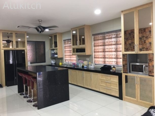 Meja Atas Konkrit & Pintu Kabinet Warna Gading