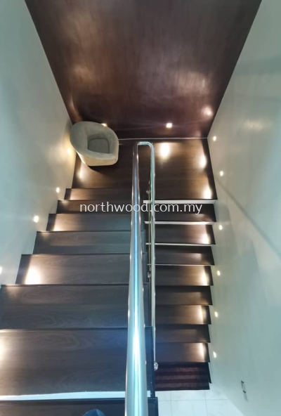 Robina O15 Laminate Timber Floor Staircase