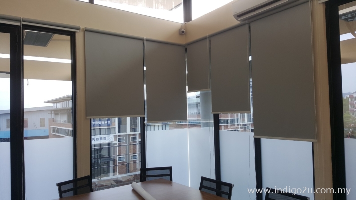 ROLLER BLINDS : BLACKOUT