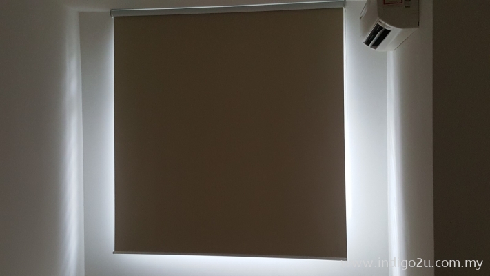 ROLLER BLINDS : BLACKOUT