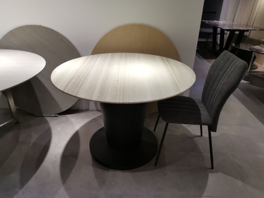 Round dining table 01