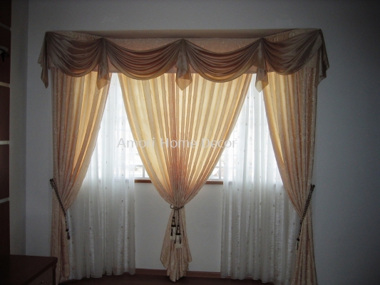 Curtain With Scallop