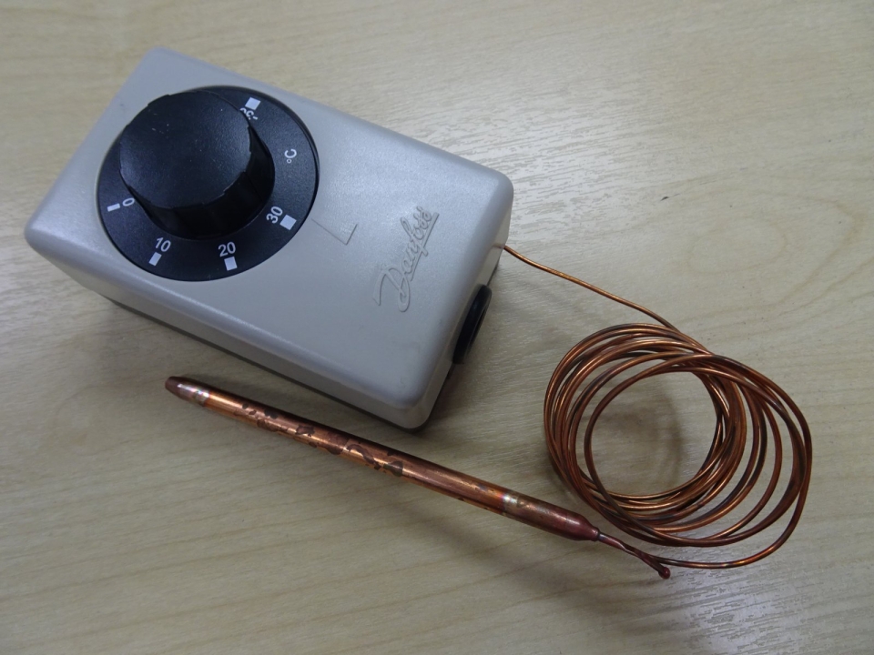 DANFOSS UT72 060H1701 (REPLACED : 1501) WIDE RANGE THERMOSTAT (-30 TO +30ˇăC / 1.5M CAP. TUBE)
