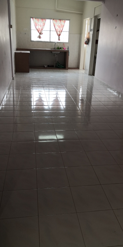 Floor tile