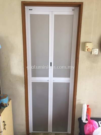 Bi-fold door p/c white +composite panel silver @Lorong ibukota kanan 2, Taman ibu kota, 53100 Kuala Lumpur 