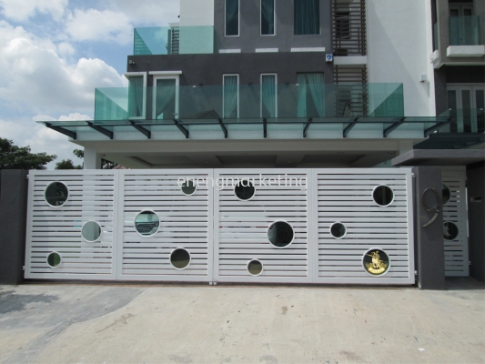 MSG 02- Mild Steel Folding Gate