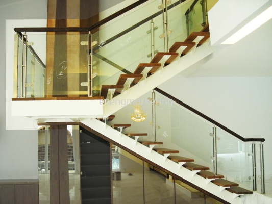 SSST 05- Stainless Steel With Tempered Glass Staircase Railing