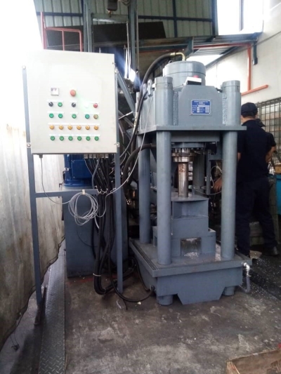 Hydraulic Briquetting Machine