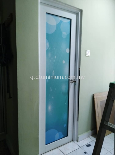 toilet swing door p/c ( White) @jalan sausana 2/3,taman Tun Hussein onn, Cheras 