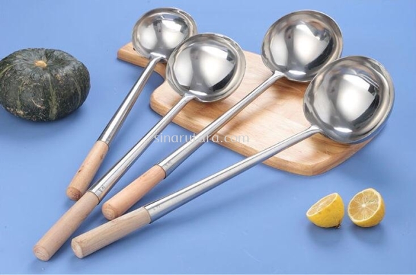 SYH06L 6 LIANG 1.5MM LADLE W/WOODEN HANDLE
