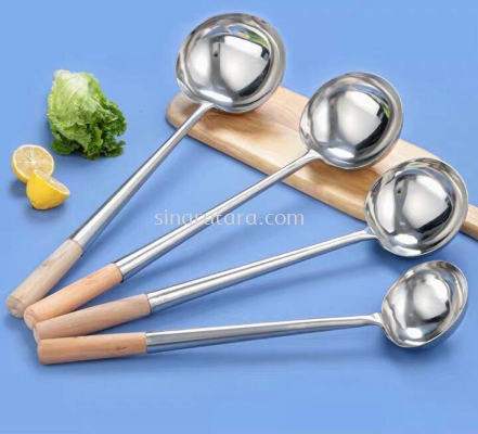 SYJ012L 12 LIANG LADLE W/WOODEN HANDLE