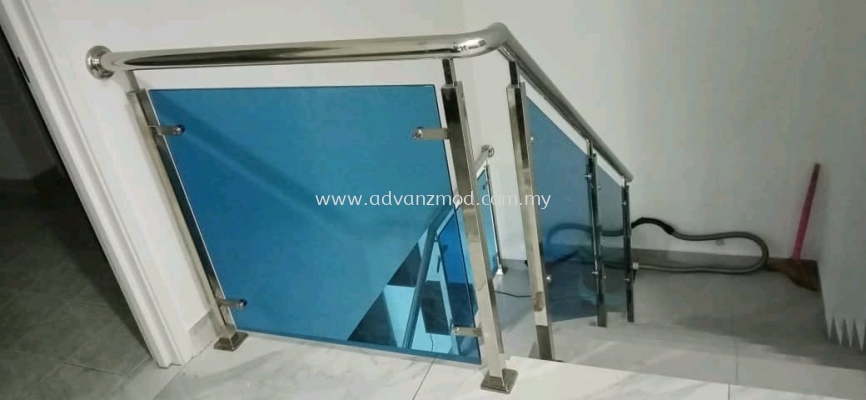 Local Stainless Steel Staircase With 12MM Tempered Blue Glass 