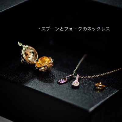 T��b()lwer Necklace (782102769)