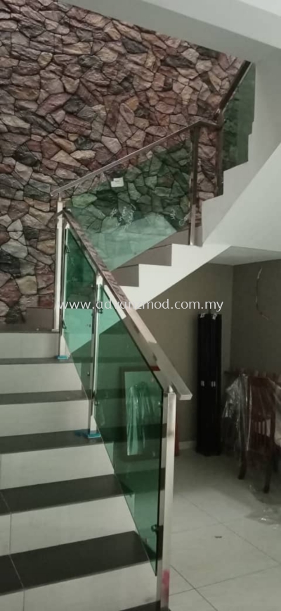 Stainless Steel Staircase With 12mm Tempered Glass Railing 