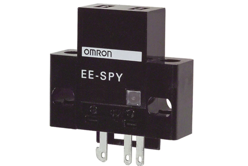 OMRON EE-SPY31 / 41 Accurately detects objects placed in front of shiny Background.