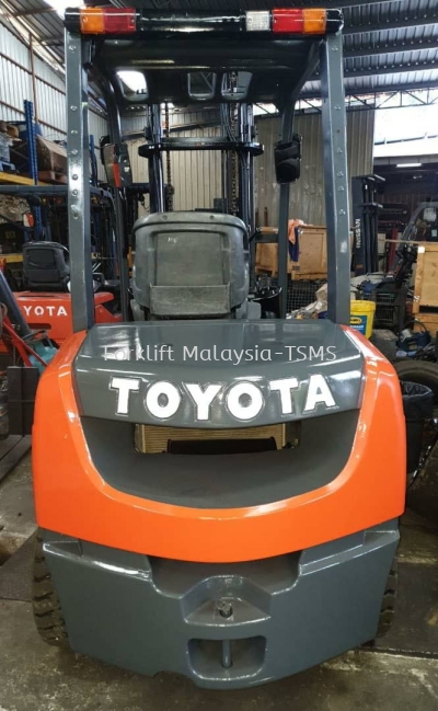 3.0 ton Diesel Toyota Forklift - N2