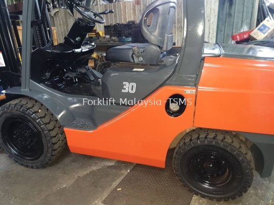 3.0 ton Diesel Toyota Forklift - N2