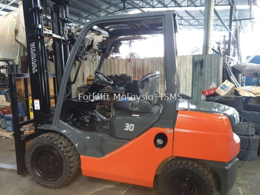 3.0 ton Diesel Toyota Forklift - N2