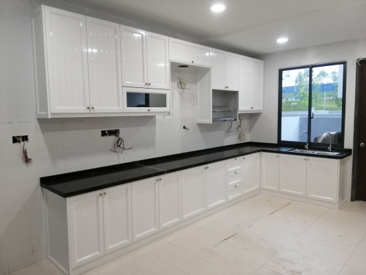 Glossy Pure White with Quartz Stone Table Top 