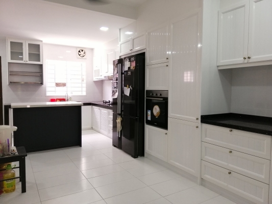 Glossy Pure White and Matte Dark Grey with Quartz Stone Table Top  