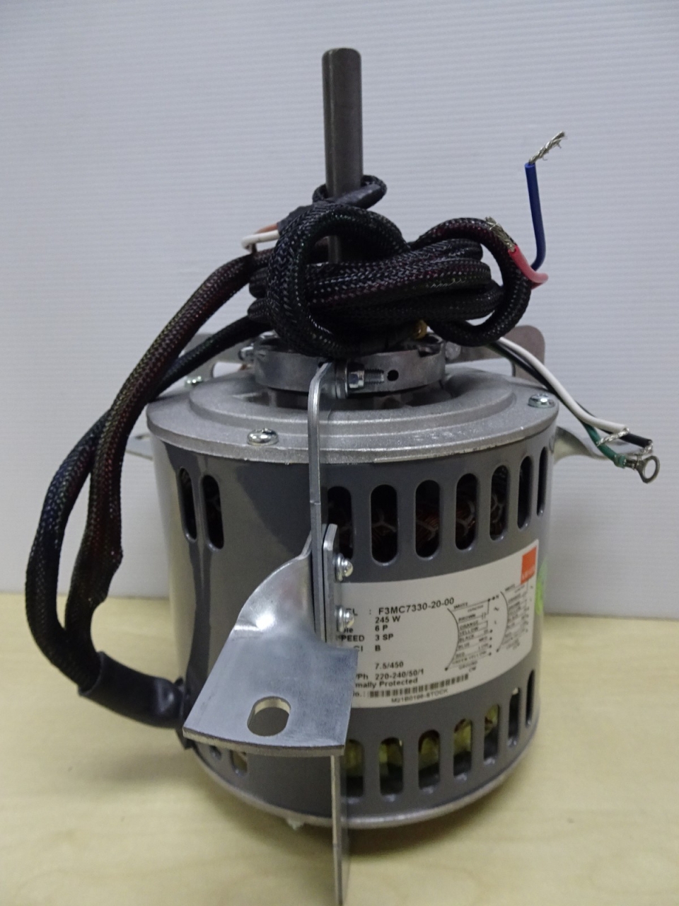 KRUGER F3MC7330-20-00 MOTOR C/W CAPACITOR 7.5UF & BRACKET (245W 220-240V/50HZ/1PH 6P-1) (KDD 9-7)(OEM)
