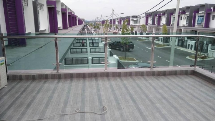 Sample Balcony Railing With Tempered glass Design In Selangor