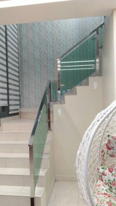 Sample Staircase Railing With Tempered glass Design In Selangor