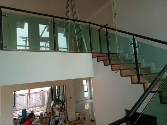 Sample Staircase Railing With Tempered glass Design In Selangor