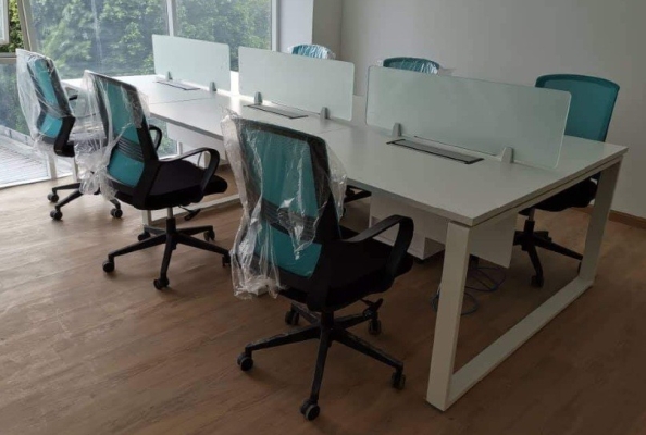 6 seater Office Workstation with full sandblasting tempered glass panel 