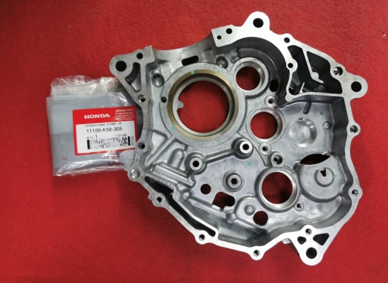 ENGINE CENTRE COVER /CRANKCASE COMP. R RS150 V1-V4 11100-K56-305 LEEAIIEE