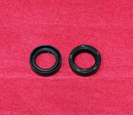 FRONT FORK OIL SEAL Y125Z/Y125ZR /RG 2PCS 27X39X105 GEE