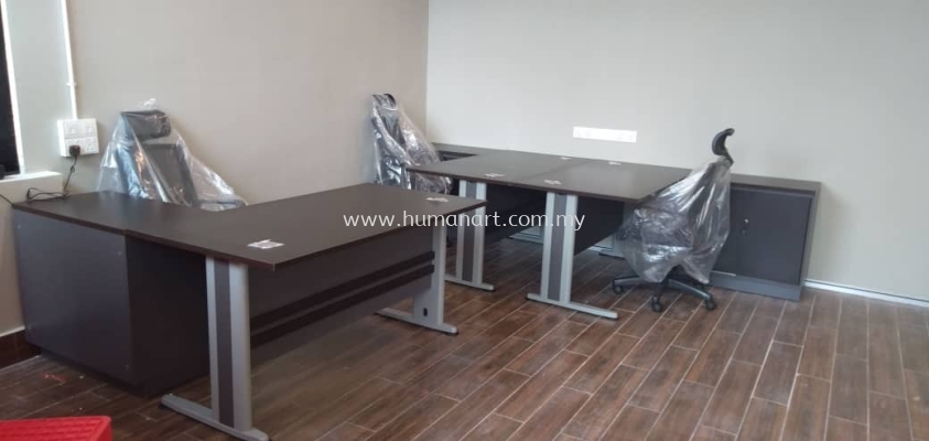 DELIVERY INSTALLATION L-SHAPE TABLE TL 1515 & BATLEY HIGHBACK MESH CHAIR OFFICE FURNITURE PHILEO DAMANSARA