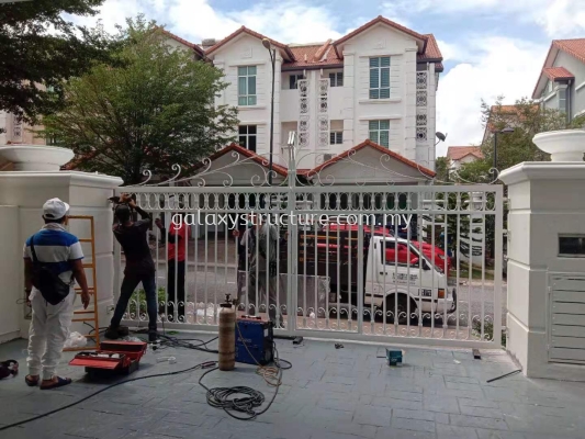 To fabrication,supply and install special custom make wrought iron powder coated folding gate and amour cable autogate wiring job @ Jalan Setia Perdana U13/26N, Anjung Sari Setia Alam, 40170 Shah Alam.