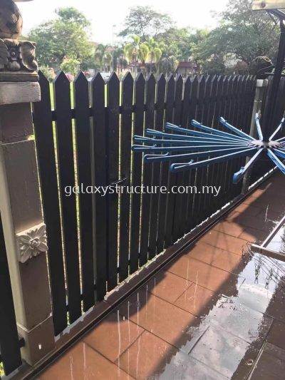 To modify small gate at fencing @ Jalan Damar Bayu 4C, Glenmarie Cove, 42000 Pelabuhan Klang.