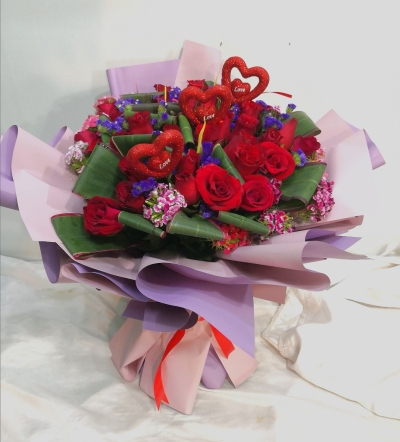 Red Rose Bouquet with heart shape HB1112 floristkl